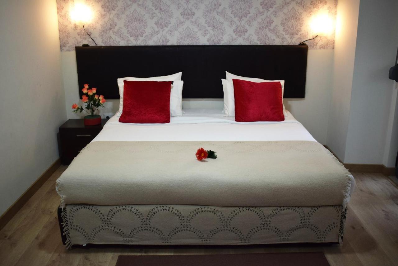 Universo Romantico Lisboa Ngoại thất bức ảnh